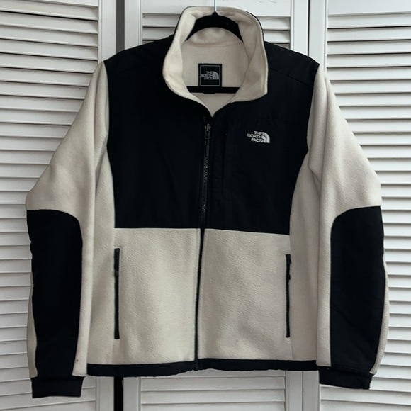 The North Face Women’s Denali jacket - Picture 3 of 11